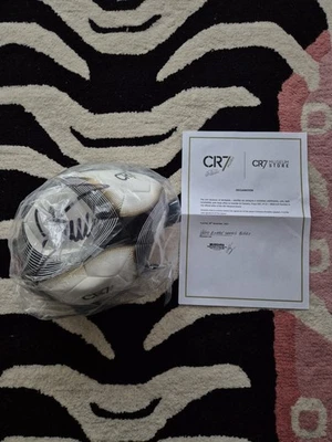 Cristiano Ronaldo CR7 Signierter Fußball NEU OVP - Bild 1 von 3