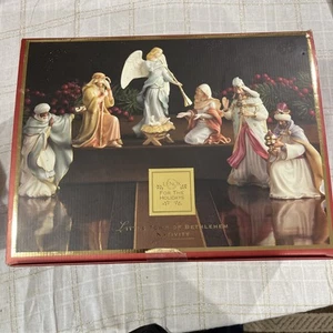 JUEGO DE 7 PIEZAS Belén Lenox Pequeño Pueblo de Belén Sagrada Familia Reyes Ángel Caja - Imagen 1 de 11