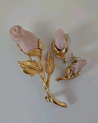 Vintage Avon Goldtone Pink Porcelain Rosebud Brooch & Matching Earrings   - Image 1 of 4