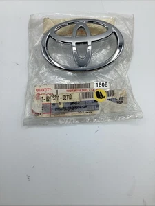 Toyota Corolla 2003-2008 matriz parrilla delantera emblema insignia logotipo 75311-02110 OEM - Imagen 1 de 6