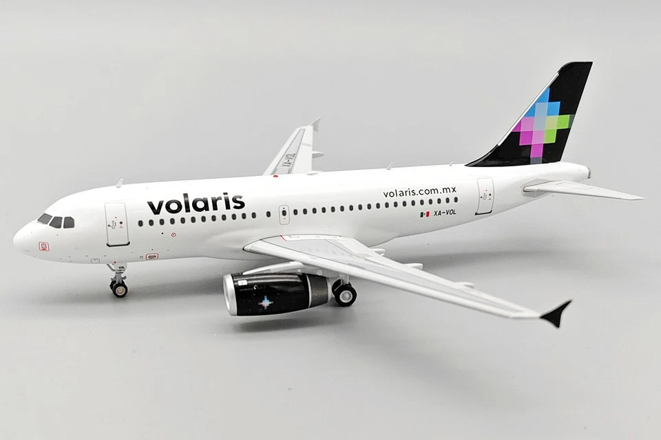 Volaris / Airbus A319 / XA-VOL / EAV-A319-VOL / 1:200 *LAST PIECES* - Image 1 of 4