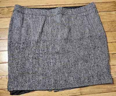 Falda para mujer Lane Bryant espiga hasta la rodilla talla forrada 26 Plus Foto 1 de 4