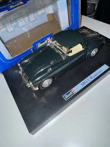Revell - 1/18 MG MGA Roadster - Green (08443) - Picture 1 of 18