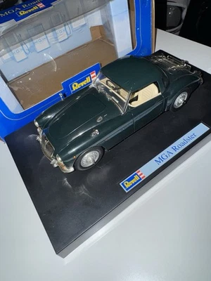 Revell - 1/18 MG MGA Roadster - Green (08443) - Image 1 of 4