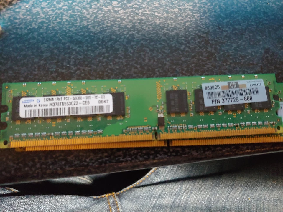 Samsung 512 MB DIMM 667 MHz DDR2 Memory (M378T6553CZ3CE6) - Image 1 of 1