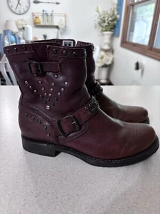 Frye Veronica Nieten kurze Moto Deko Stiefel braun Lederschnalle Damen 8 - Bild 1 von 14