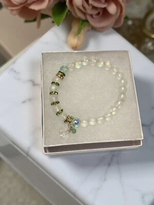 Pulseira branca feita à mão com berloque de borboleta, contas multicoloridas de sereia aurora - Imagem 1 de 4