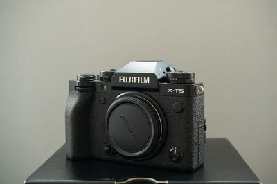 Fujifilm X-T5, Wie Neu - Bild 1 von 3