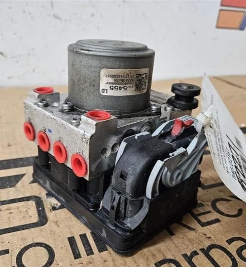 Chevrolet Silverado 1500 2014-2015 ABS conjunto de módulo de bomba de freno antibloqueo OEM Foto 1 de 4