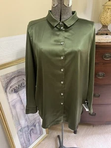Long Sleeve Satin Green Collared Blouse w/ Crystal Heart Shaped Buttons Size 10 - Picture 1 of 10
