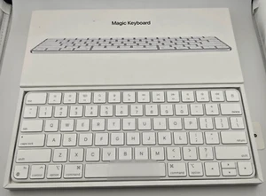 Apple Magic Keyboard (Model A2450) – White – Wireless Bluetooth New Open Box - Afbeelding 1 van 4