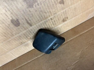 Cubierta de filtro de aire usada de una bordeadora Stihl FC55 - Imagen 1 de 4