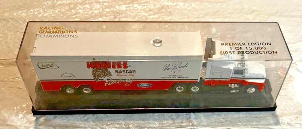 Remolque tractor transportador Matchbox Alan Kulwicki HOOTERS Race Team de colección Foto 1 de 4