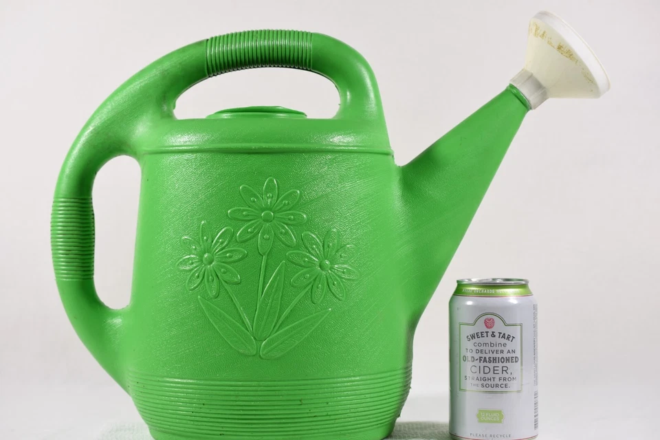 Molde soplador de flores margaritas de plástico de 2 galones de plástico verde de colección LEER Foto 1 de 4