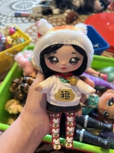 Na Na Na Surprise Glam Serie 2 Liling Luck-Lucky Cat - Bild 1 von 1