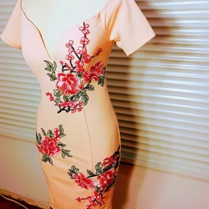 Roses Applique Bodycon Dress Short Sleeves Peachy Pink Sz M - Picture 1 of 16