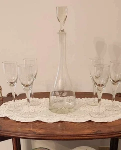 Toskana Kristall Blume geätzt Weinkaraffe mit 6 geriffelten geätzten Weingläsern - Bild 1 von 4