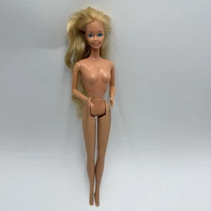 Muñeca Barbie Mattel Twirly Curls 1982 pelo largo rubio desnuda - Imagen 1 de 9