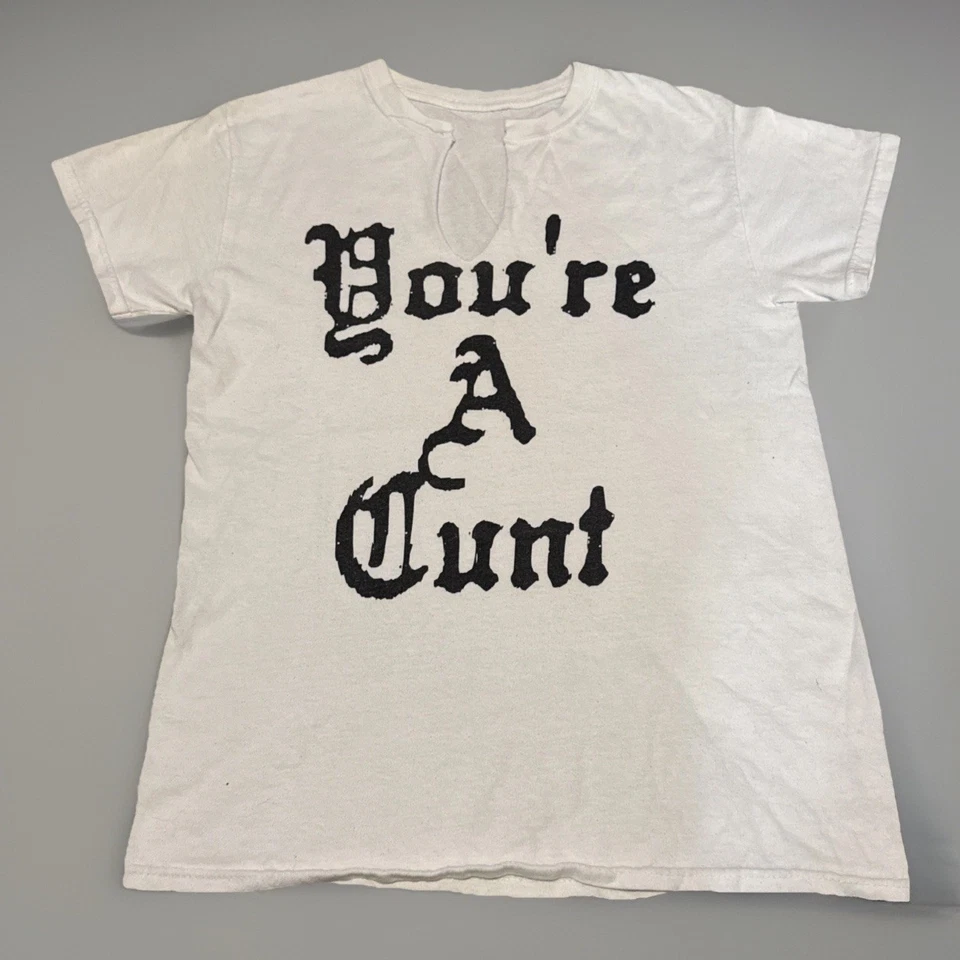 Camiseta Feminina Vintage Y2K "You’re a C*nt" Corte Punk Grunge Gola Pequena - Imagem 1 de 4