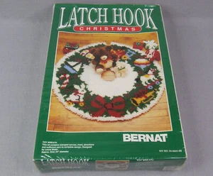 Bernat Christmas Latch Hook Kit No. 95-8641-00 Toy Wreath Tree Skirt 34 Inches - Picture 1 of 14