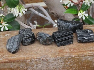2 x Rough and Raw Black Tourmaline Crystal Pieces Natural - Omni New Age - Bild 1 von 5