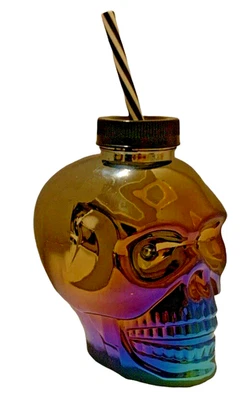Contenedor de bebida iridiscente en forma de calavera con pajita púrpura azul negro Foto 1 de 4
