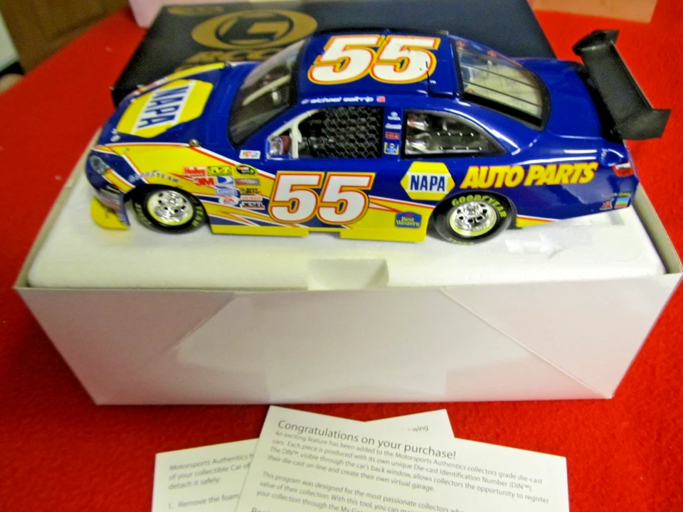 Michael Waltrip #55 NAPA RCCA Club Car 2008 escala 1:24 Toyota Camry #74 de 150 Foto 1 de 4