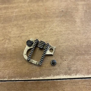 Singer Stylist 513 Sewing Machine Replacement OEM Part Feed Dog - Picture 1 of 1