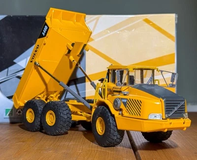 Cararama Volvo A40D Articulated Dump Truck 1:50 Scale Model - Image 1 of 4