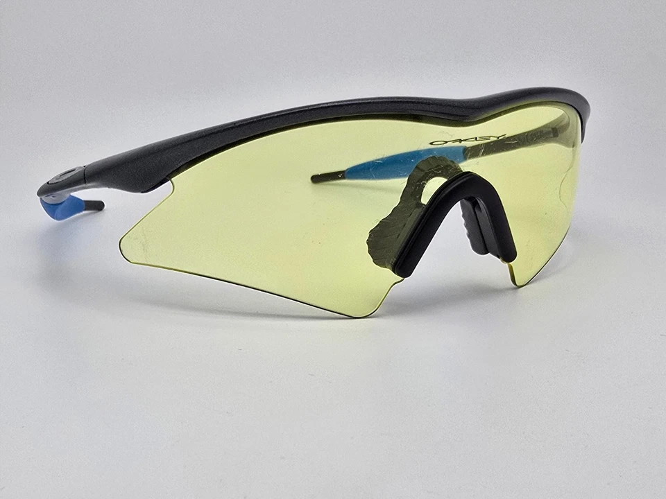 Oakley 09-611 Nuevo Marco M Marco Humo H.I. Gafas de sol amarillas con lentes de barrido EE. UU. Foto 1 de 4