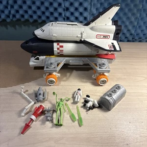 Matchbox MBX Mega Rig Shuttle Mission: 2008 Space Shuttle Building System - Picture 1 of 10