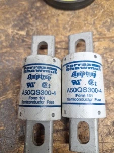 2 FERRAZ SHAWMUT FUSE A50QS300-4 500V 300A - Picture 1 of 4