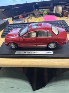 1/18 COLECCIÓN WELLY 1999 JAGUAR TIPO S ROJO - CAJA DAÑADA - Imagen 1 de 3