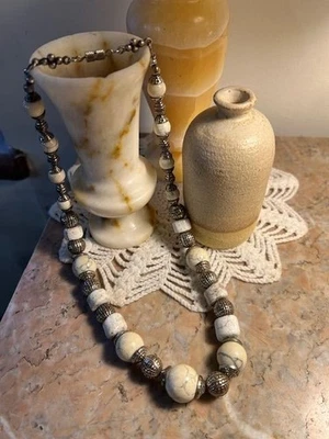 Collier ancien perles en chute céramique métalliques argenté blanc - 53 cm - Photo 1/4