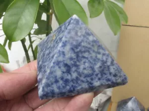 222g NATURAL PRETTY BLUE JADE CRYSTAL PYRAMID HEALING - Picture 1 of 6