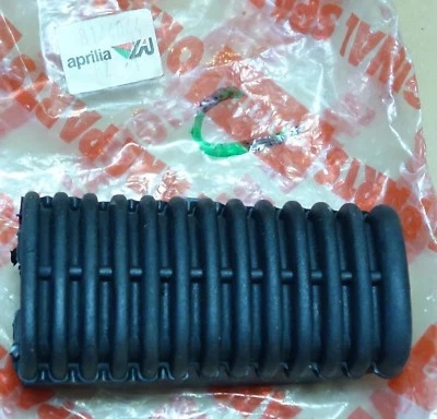 Aprilia AP8144044 GOMMA PEDANA PASSEG G 8144044 - Photo 1/2