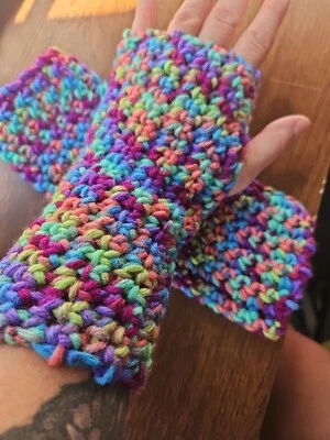 Guantes sin dedos crochet brillantes multicolores 4" x 8" Foto 1 de 3