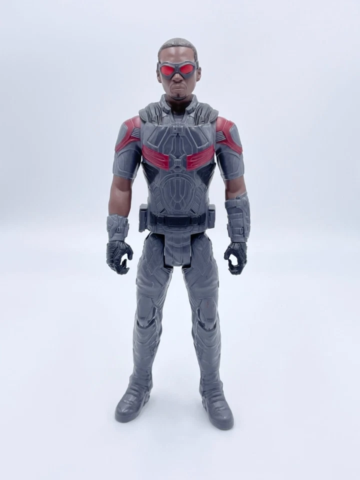 Figura de 12" Marvel Falcon Sam Wilson Infinity War Titan Hero Series 2017 Foto 1 de 4