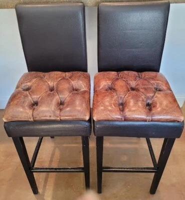 Par de reemplazos de silla o silla de bar acolchada de cuero envejecido vintage.  Foto 1 de 4