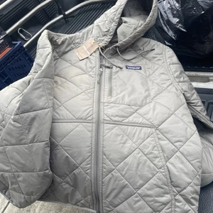 Patagonia Diamond Quilted Bomber Hoody Jacket Nouveau Green Women’s Size S  $199 - Picture 1 of 5