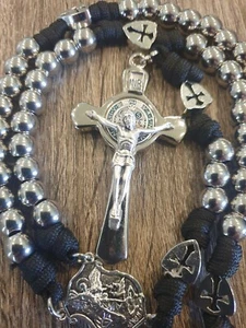 Mens Heavyweight Stainless Steel Black Paracord Rosary/Crusaders Shields - Foto 1 di 6