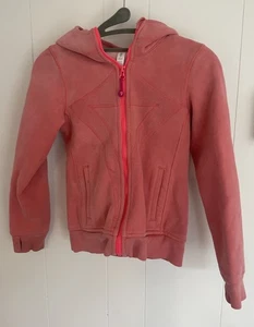 Lululemon Ivivva Hoodie Mädchen Gr. 8 Scuba Sweatshirt durchgehender Reißverschluss Taschen Yum Pink - Bild 1 von 8