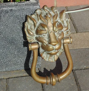 (1585) heavy old brass / bronze lion head door knocker  (Pick up / post world) - Picture 1 of 12