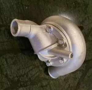 BOMBA DE AGUA REFRIGERANTE LAMBORGHINI 350 400 GT ESPADA ISLERO JARAMA NUEVOS RODAMIENTOS SKF - Imagen 1 de 3