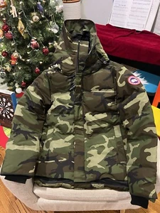 Canada Goose N Men's MacMillan Parka Jacket Size Small Classic Green Camo - Picture 1 of 9