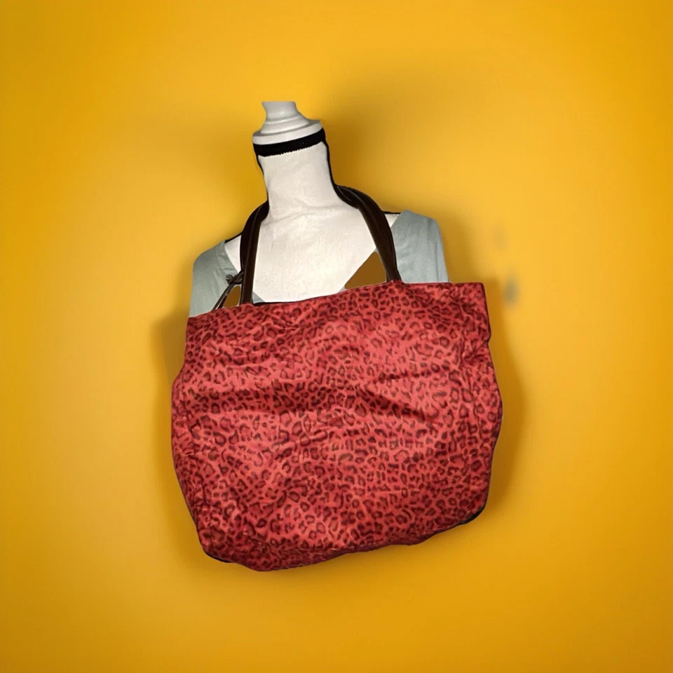 BOLSO DE MANO NEIMAN MARCUS ROJO OSCURO X LEOPARDO GUEPARDO ANIMAL PRINT IMITACIÓN GAMUZA $48 Foto 1 de 4
