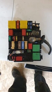 PEUGEOT 208 2015 1.2 MK1 3DR FUSE BOX 9804848480 - Picture 1 of 2