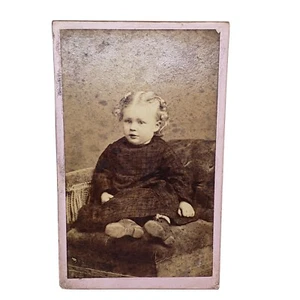  Carte De Visite c.1880s - Curious Baby - Hastings, White, Fisher-Iowa CDV Photo - Picture 1 of 2