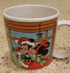Vintage Walt Disney Christmas Mug Mickey and  Minnie Mouse Kissing 1988 Applause - Picture 1 of 4