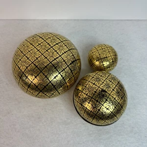 Vintage Lacquer Hand Painted Nesting Round Trinket Boxes Set of Three - Picture 1 of 22